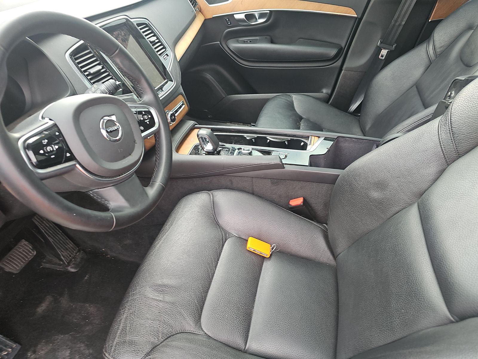 2023 Volvo XC90 B6 Plus AWD