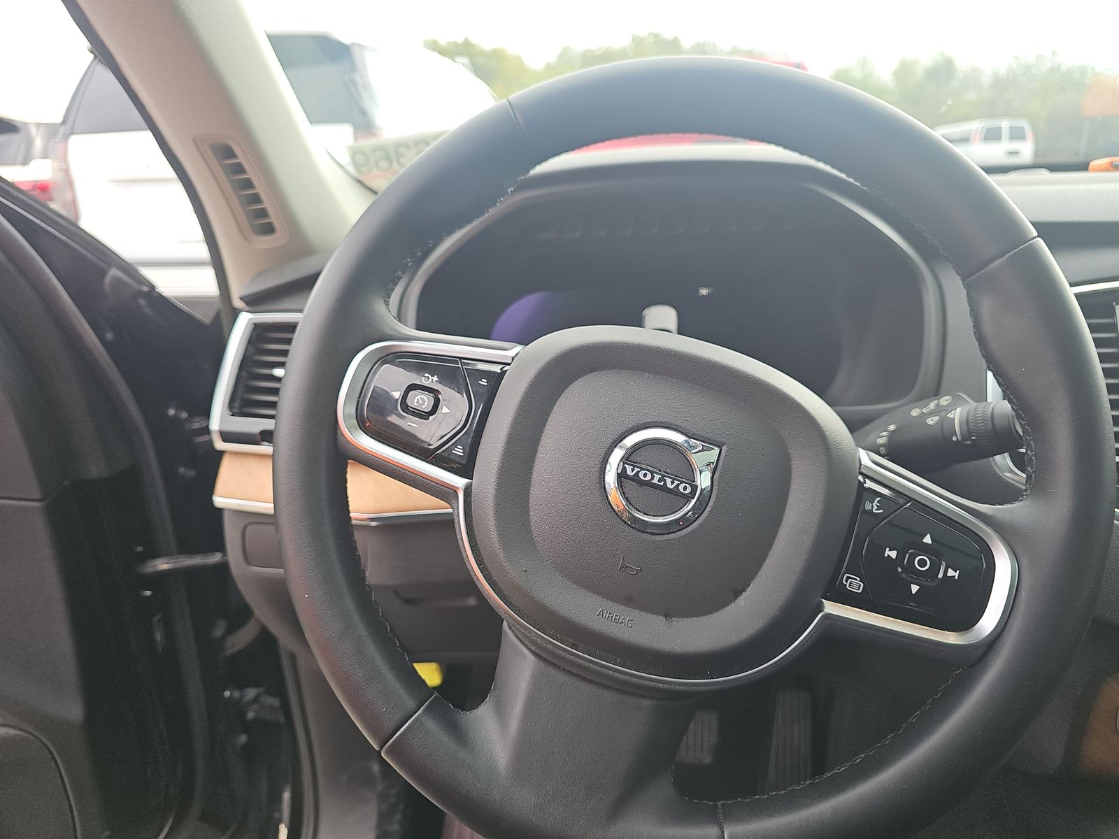 2023 Volvo XC90 B6 Plus AWD