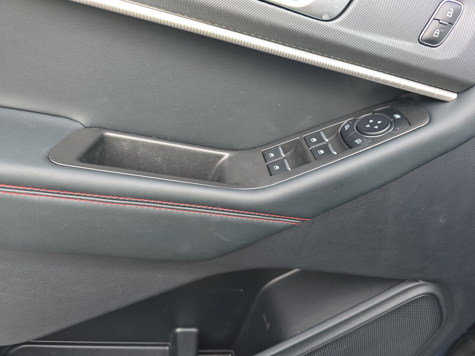 2025 Ford Explorer ST-Line AWD