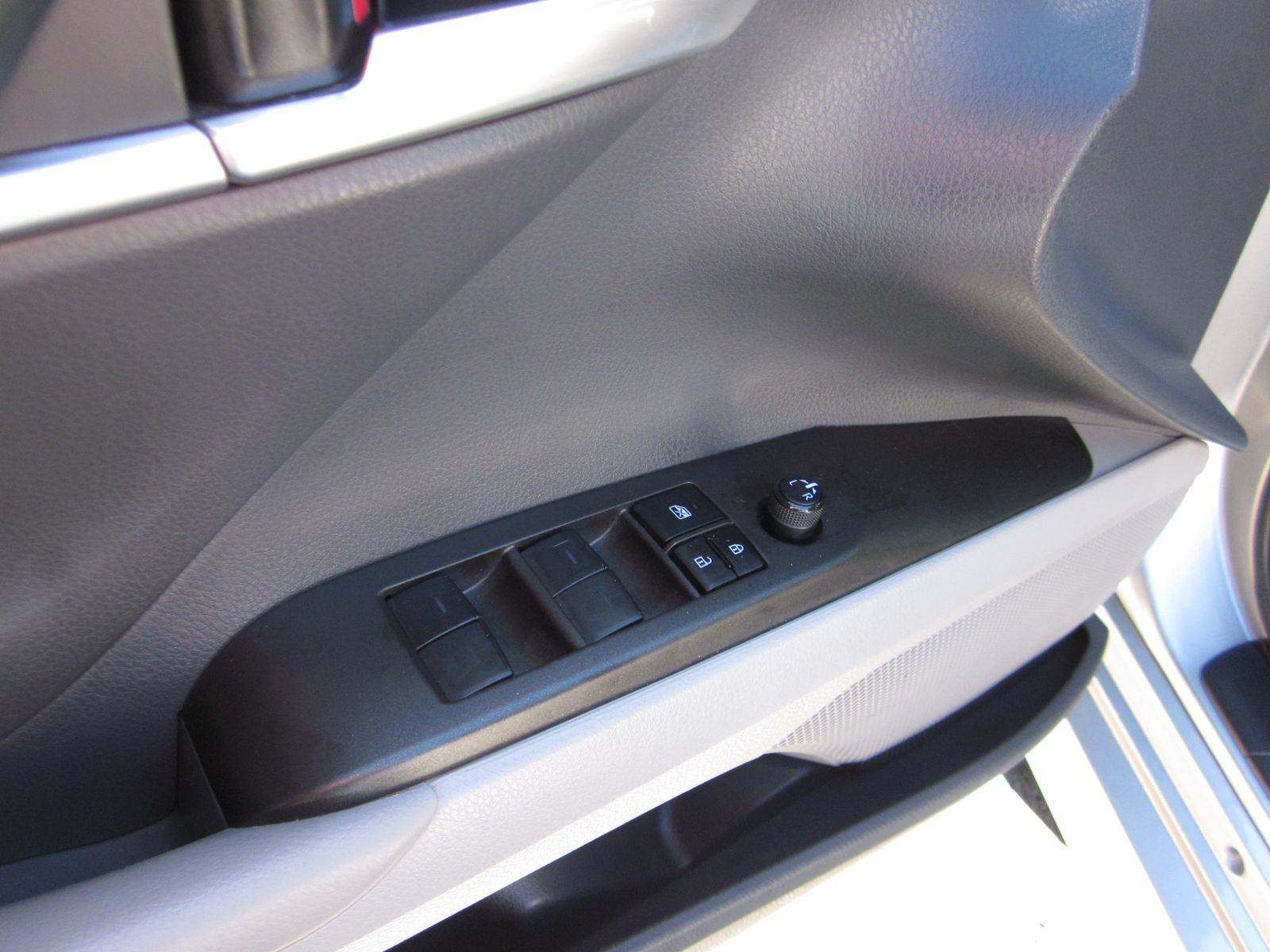 2023 Toyota Camry Hybrid LE FWD