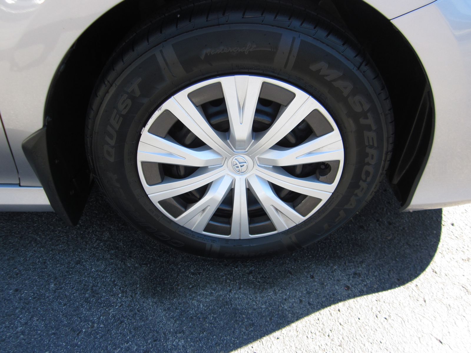 2023 Toyota Camry Hybrid LE FWD