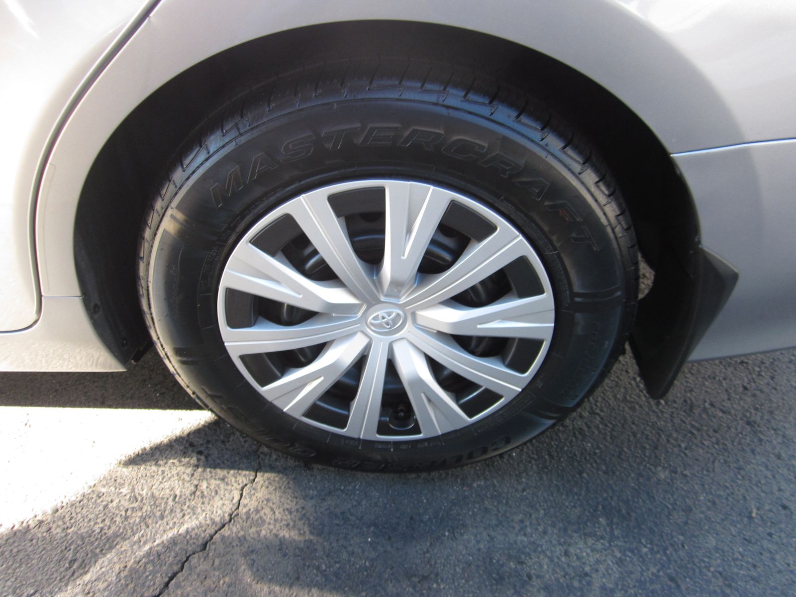 2023 Toyota Camry Hybrid LE FWD