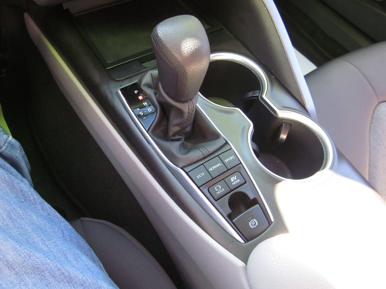 2023 Toyota Camry Hybrid LE FWD