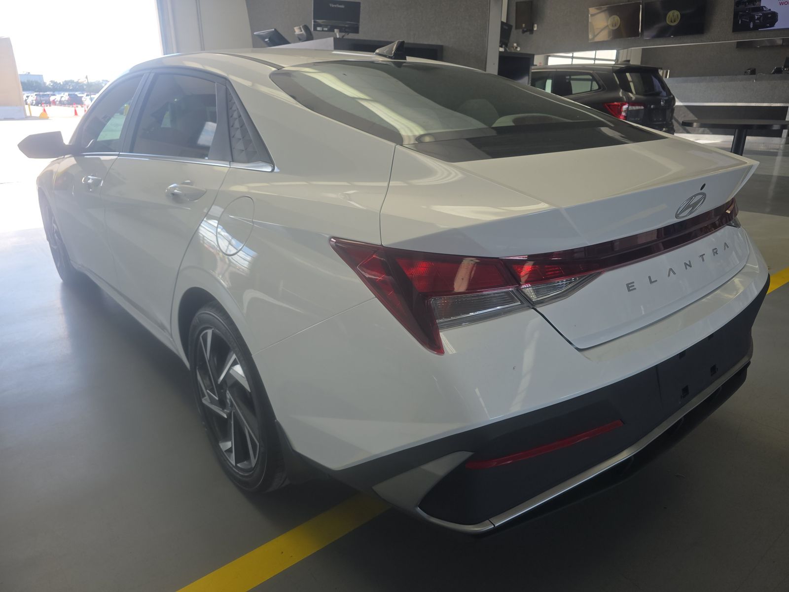 2024 Hyundai Elantra SEL FWD