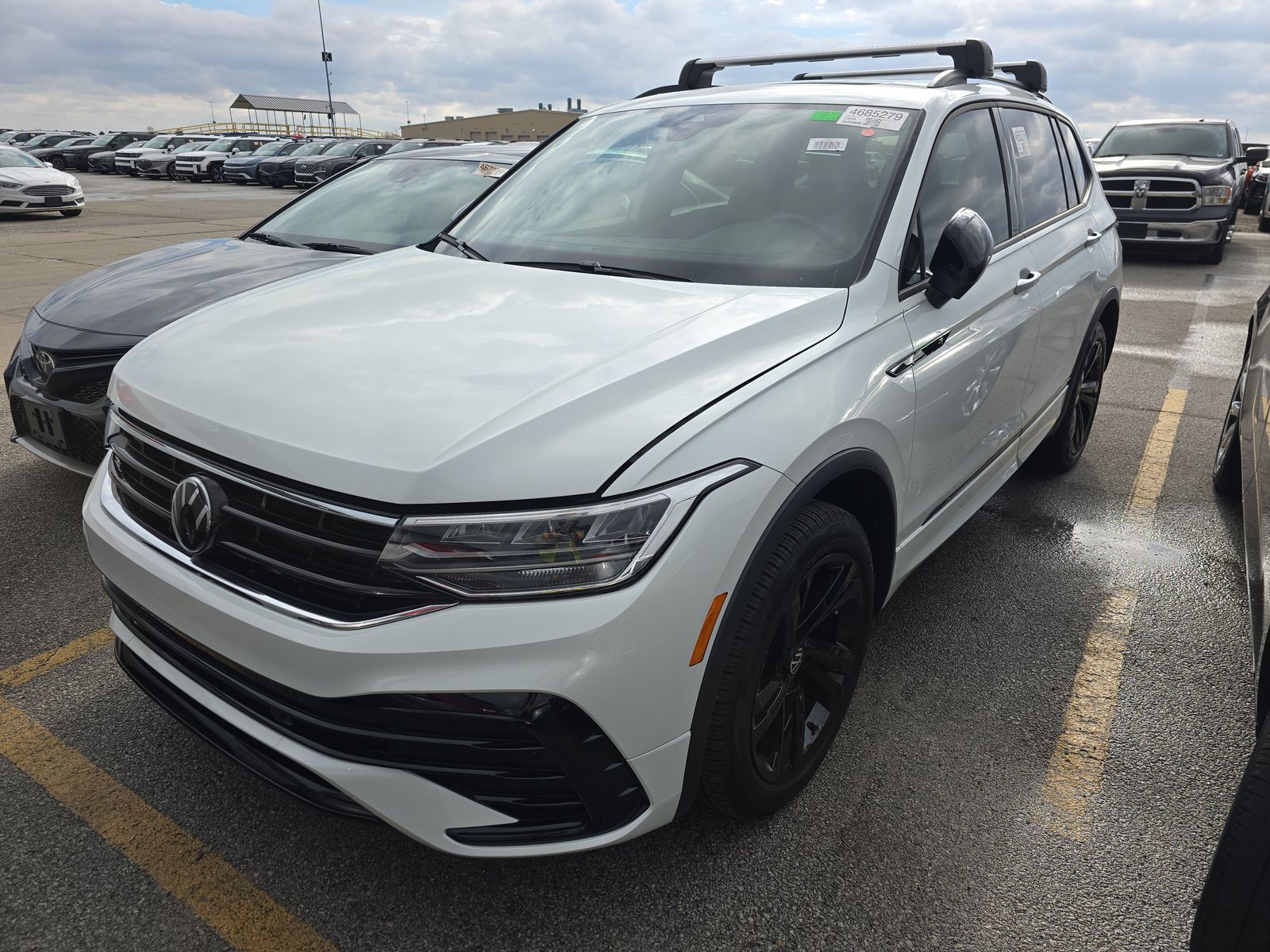 2024 Volkswagen Tiguan 2.0T SE R-Line Black AWD