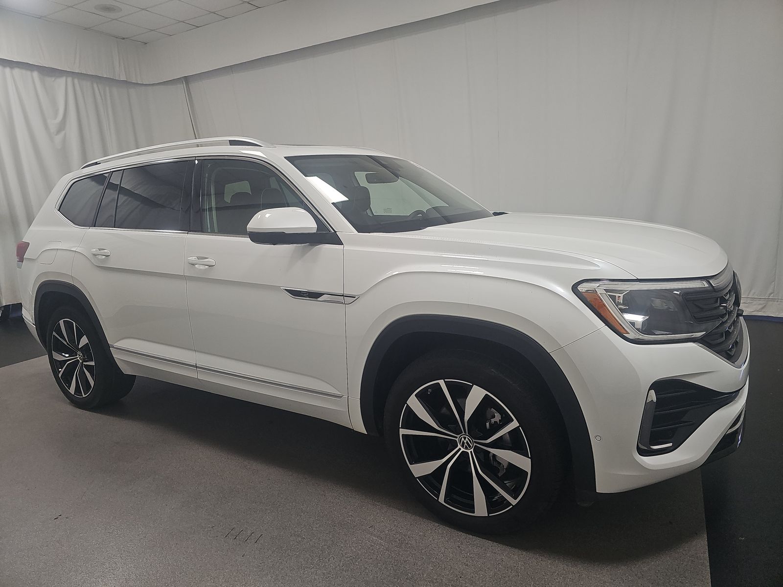 2024 Volkswagen Atlas 2.0T SEL Premium R-Line AWD