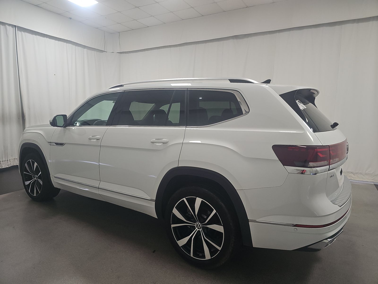2024 Volkswagen Atlas 2.0T SEL Premium R-Line AWD