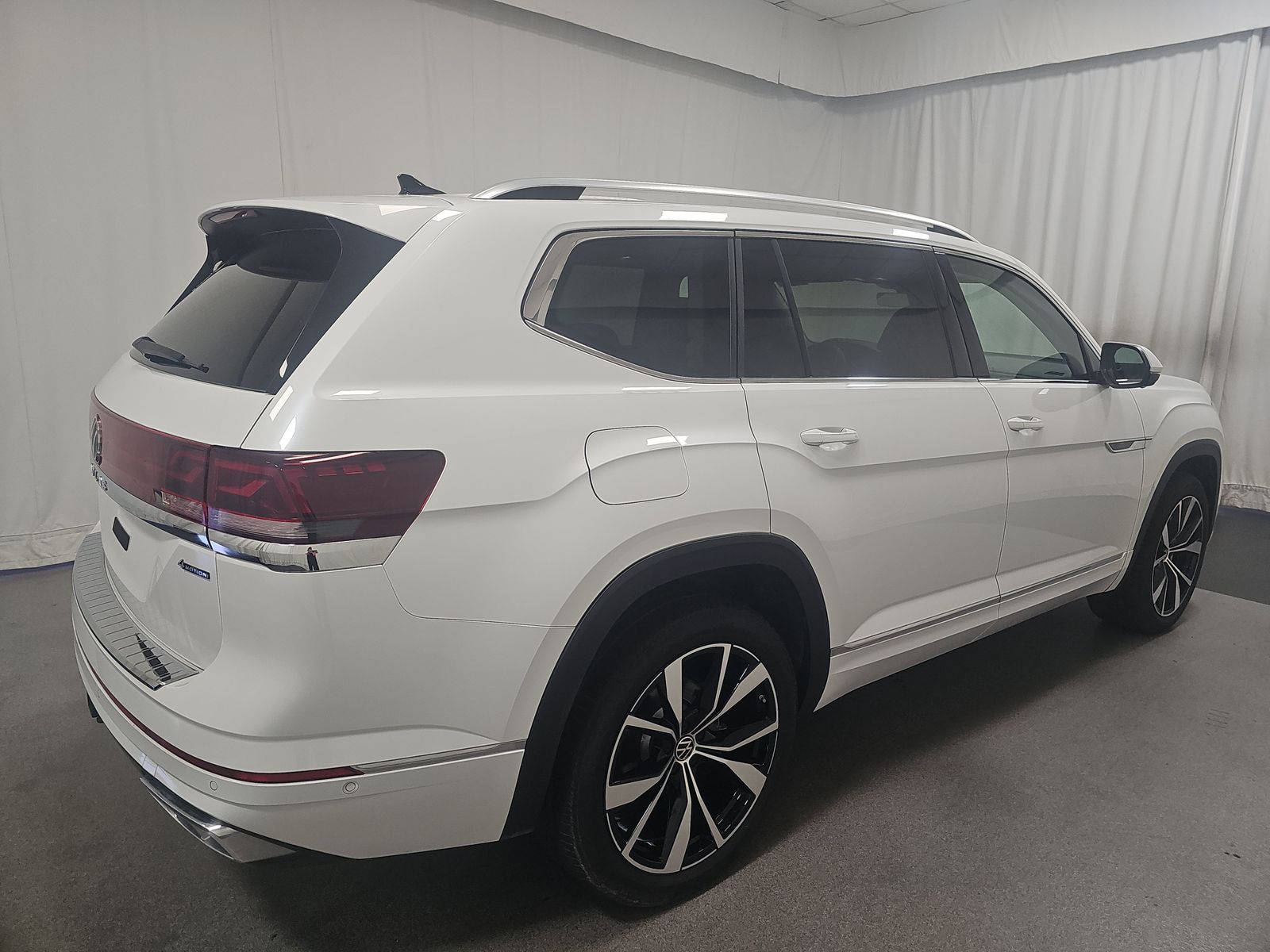 2024 Volkswagen Atlas 2.0T SEL Premium R-Line AWD
