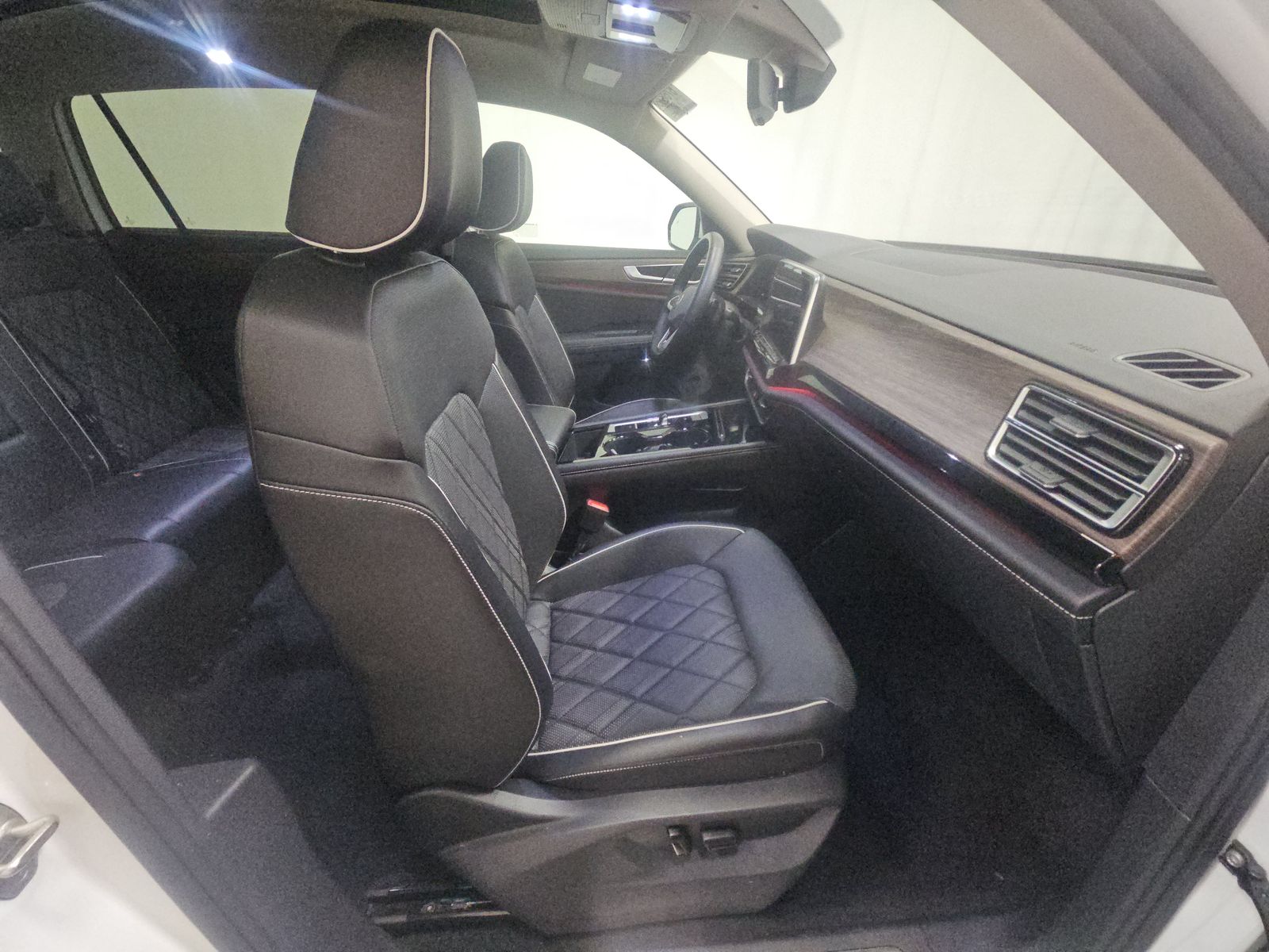 2024 Volkswagen Atlas 2.0T SEL Premium R-Line AWD