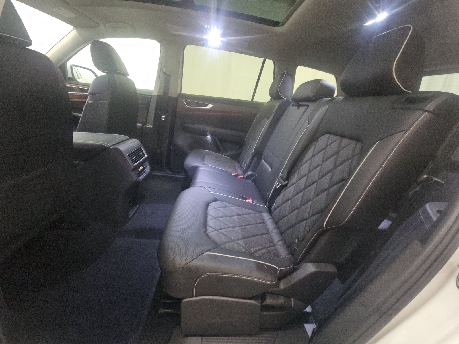 2024 Volkswagen Atlas 2.0T SEL Premium R-Line AWD