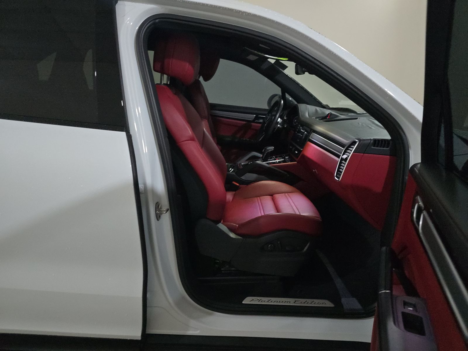 2022 Porsche Cayenne Platinum Edition AWD