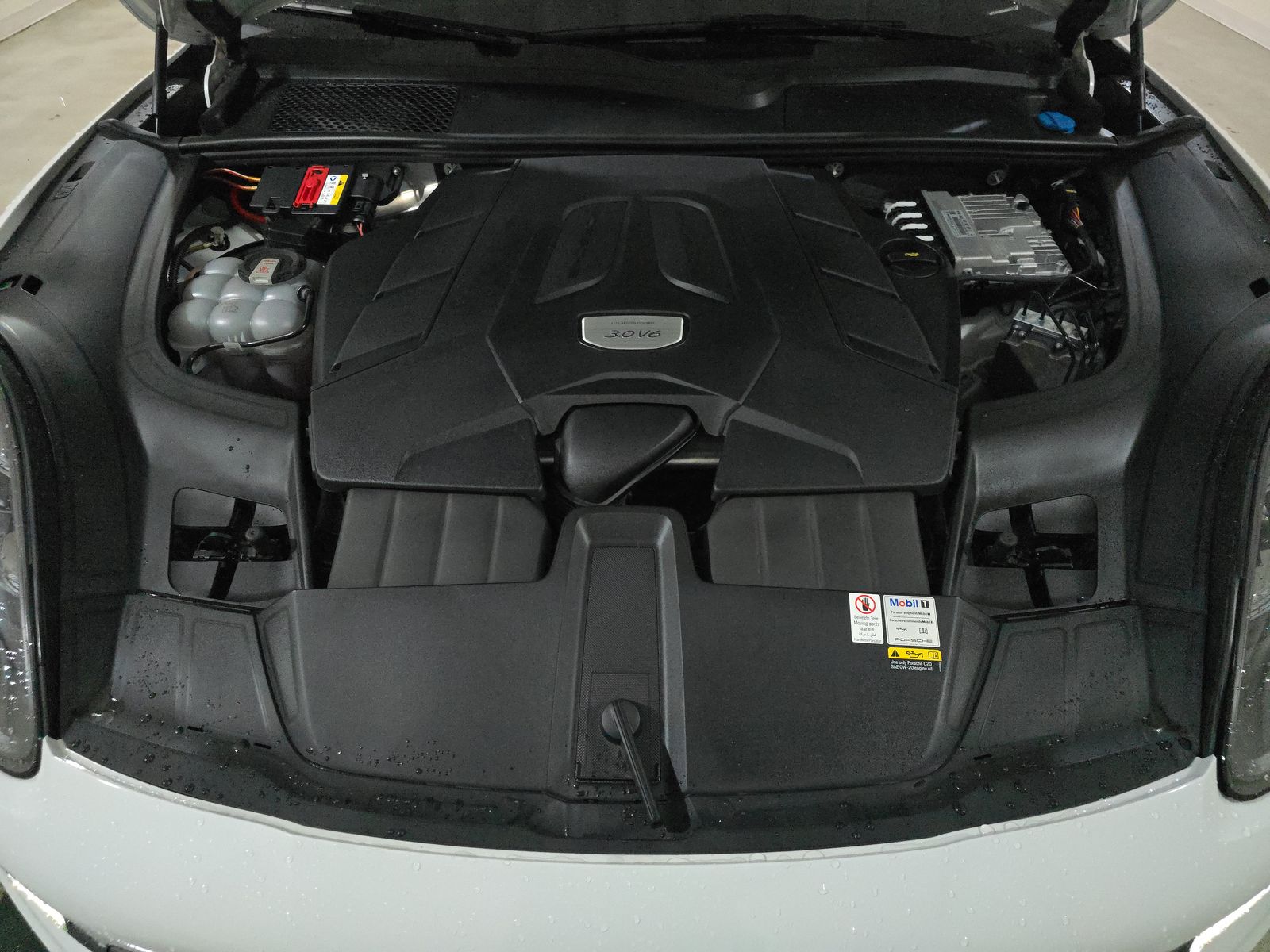 2022 Porsche Cayenne Platinum Edition AWD