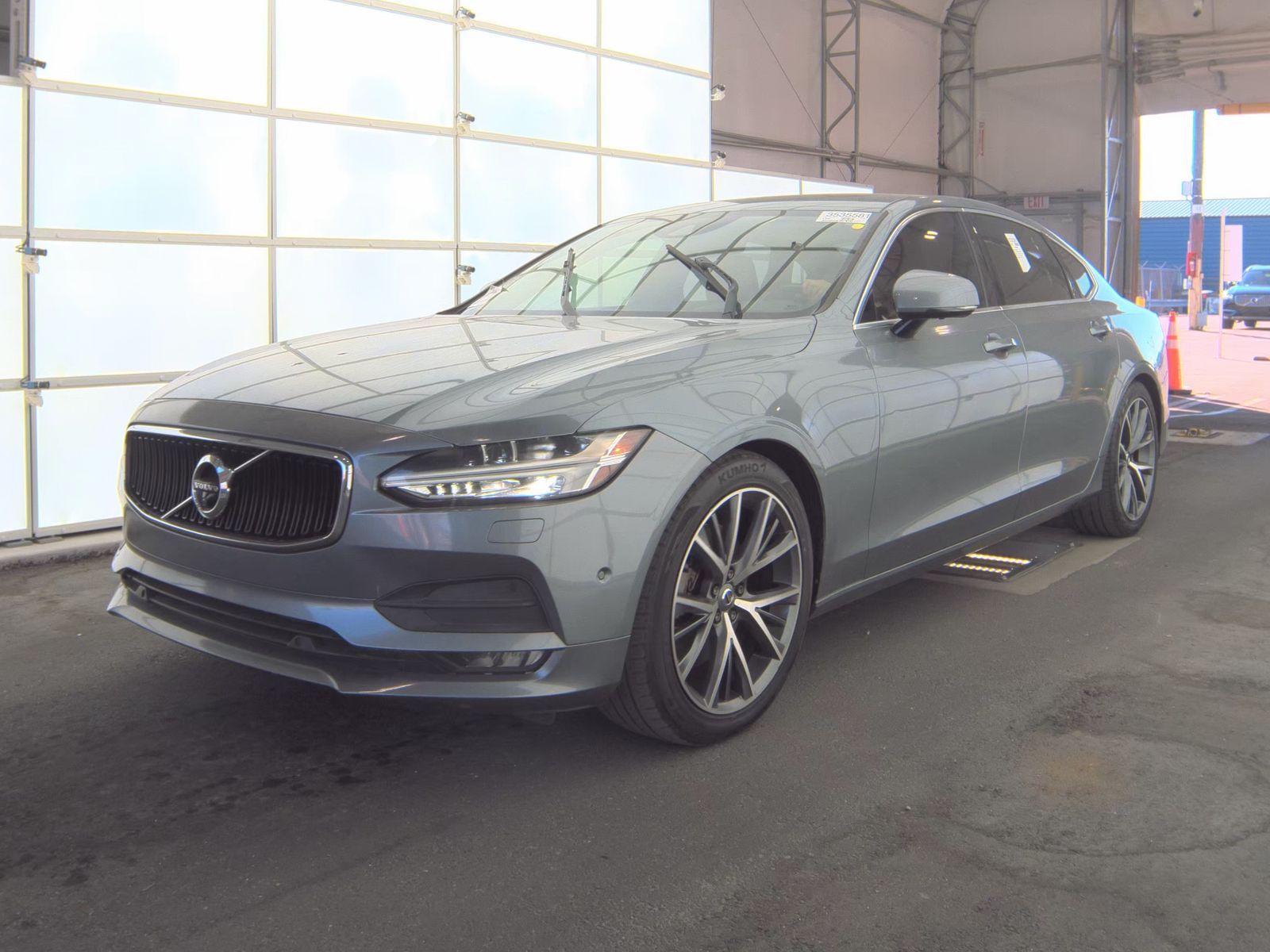 2018 Volvo S90 T5 Momentum FWD