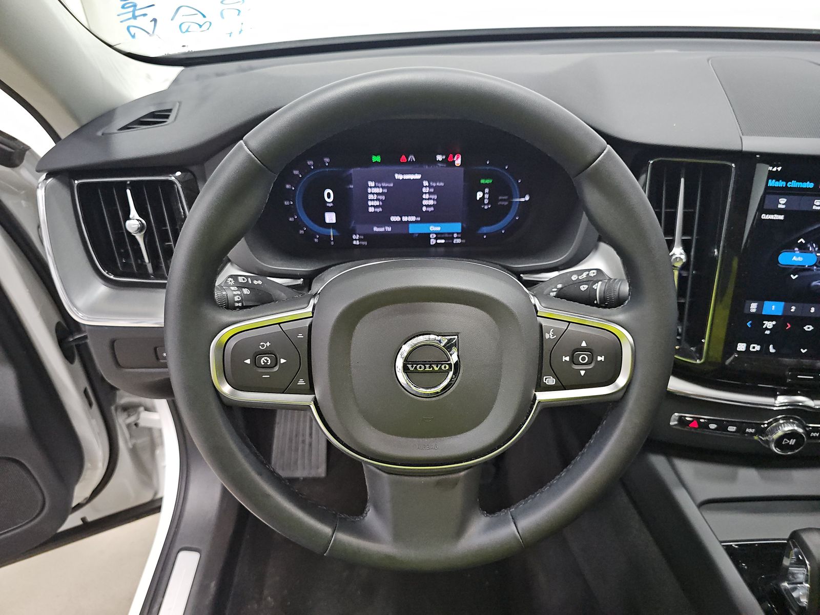 2024 Volvo XC60 Recharge T8 Core AWD