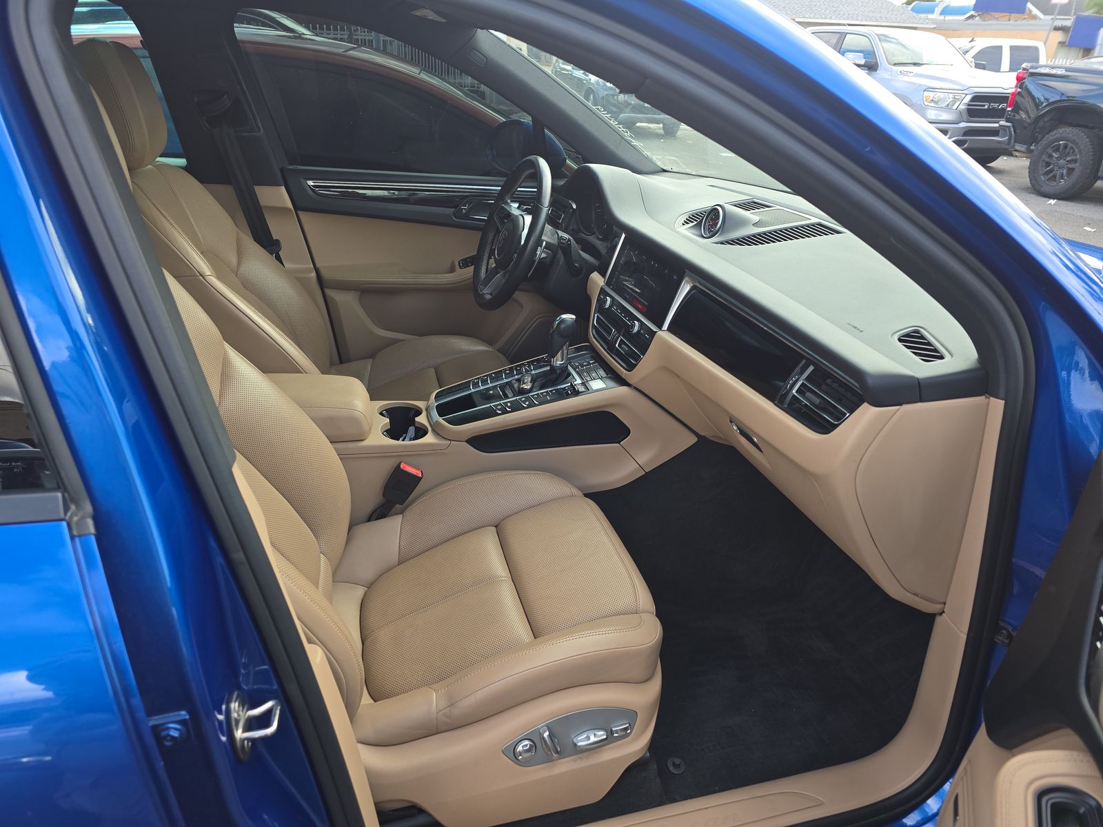 2020 Porsche Macan Base AWD