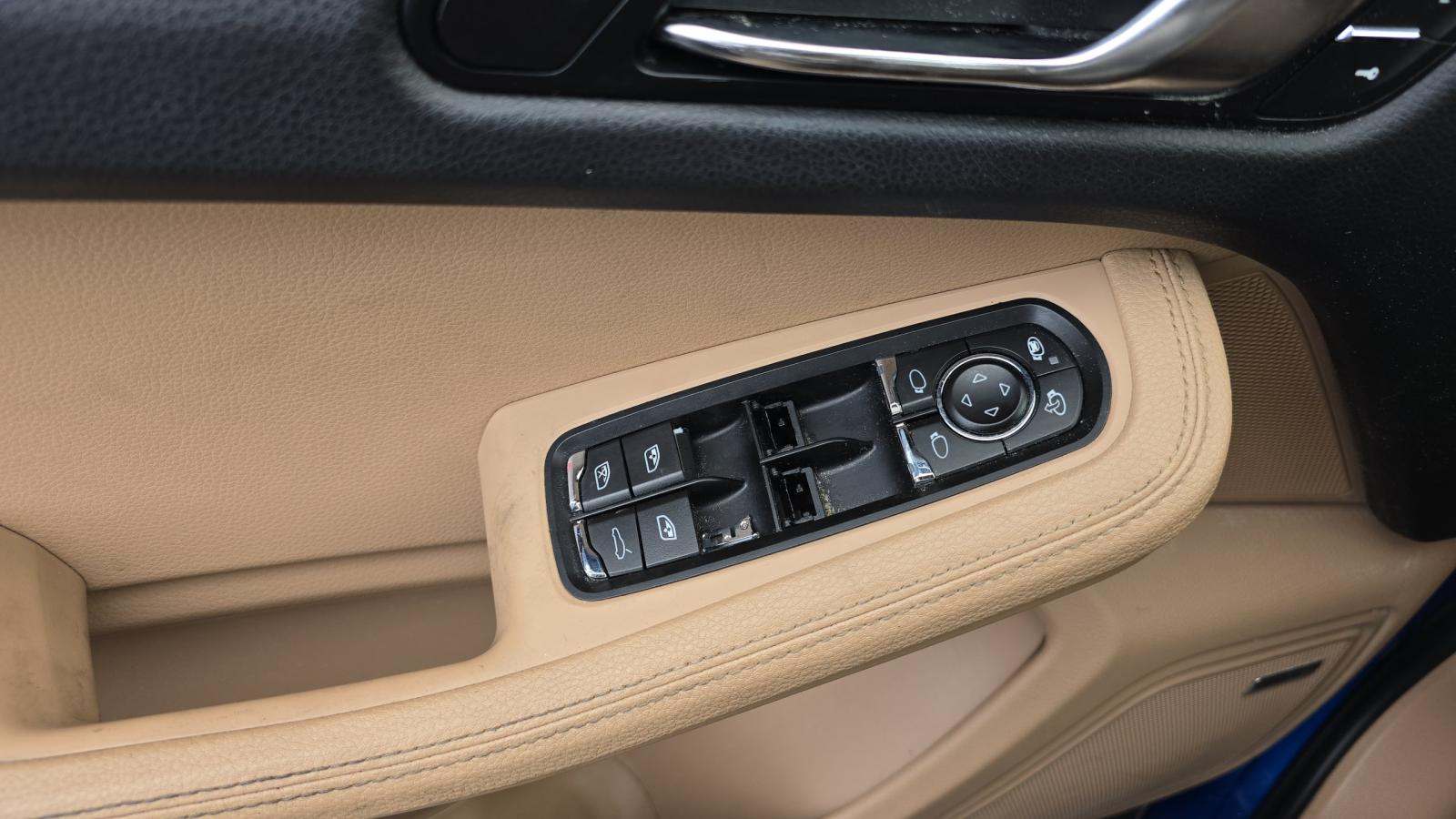 2020 Porsche Macan Base AWD