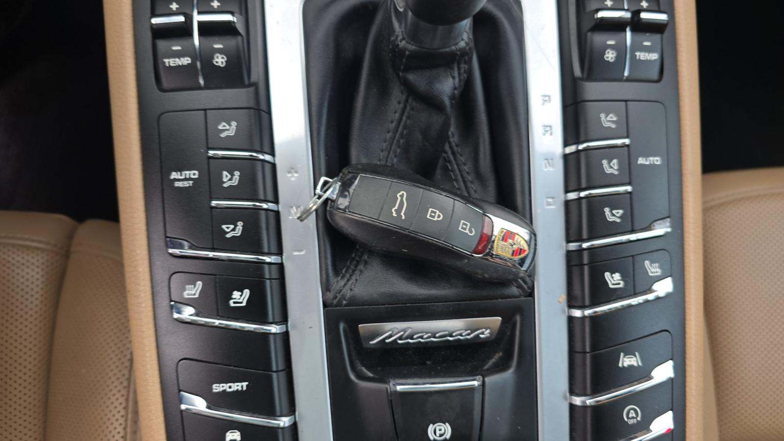 2020 Porsche Macan Base AWD