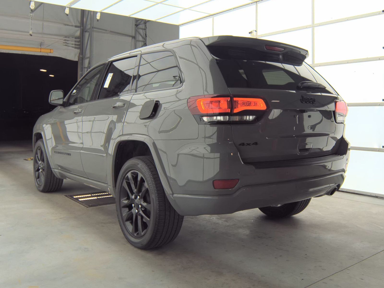 2022 Jeep Grand Cherokee Laredo X AWD