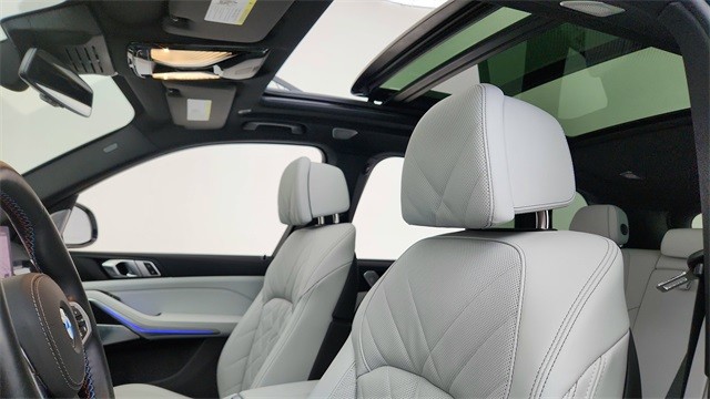 2025 BMW X5 M60i xDrive AWD