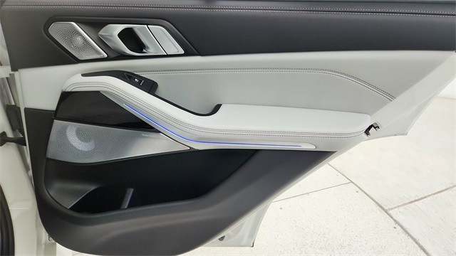 2025 BMW X5 M60i xDrive AWD