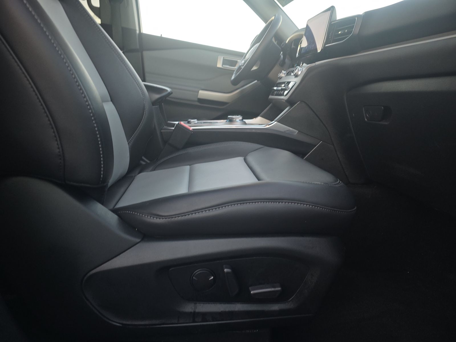 2023 Ford Explorer XLT AWD