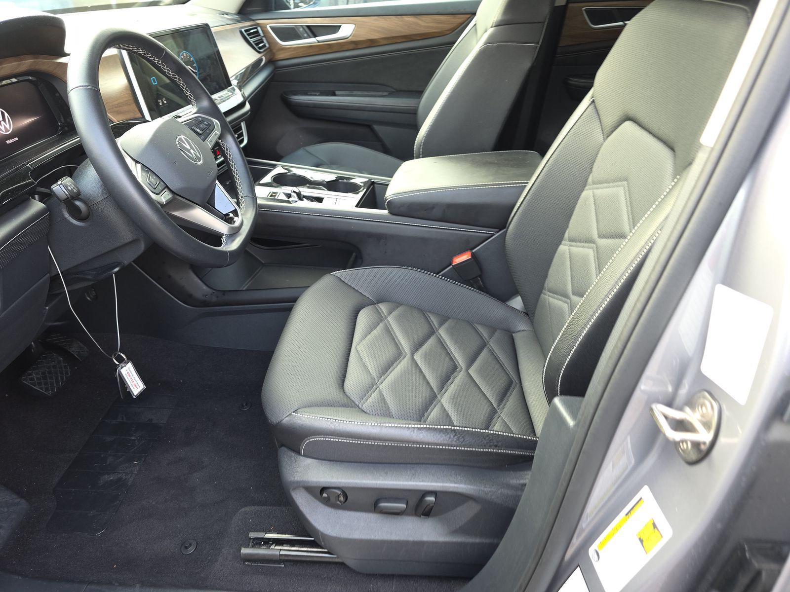 2025 Volkswagen Atlas 2.0T SE FWD