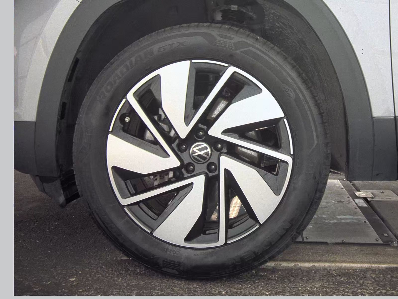 2025 Volkswagen Atlas 2.0T SE FWD