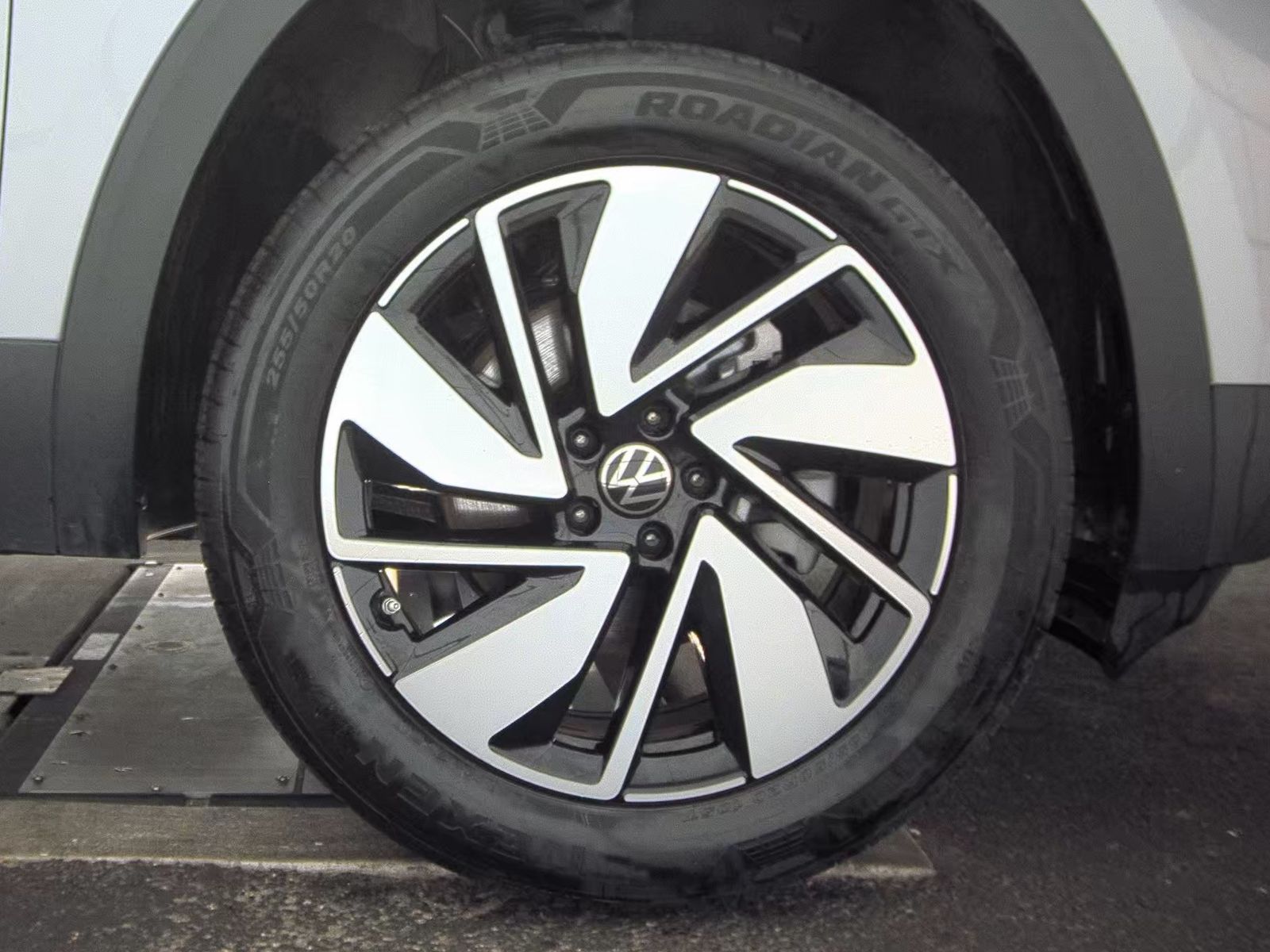 2025 Volkswagen Atlas 2.0T SE FWD