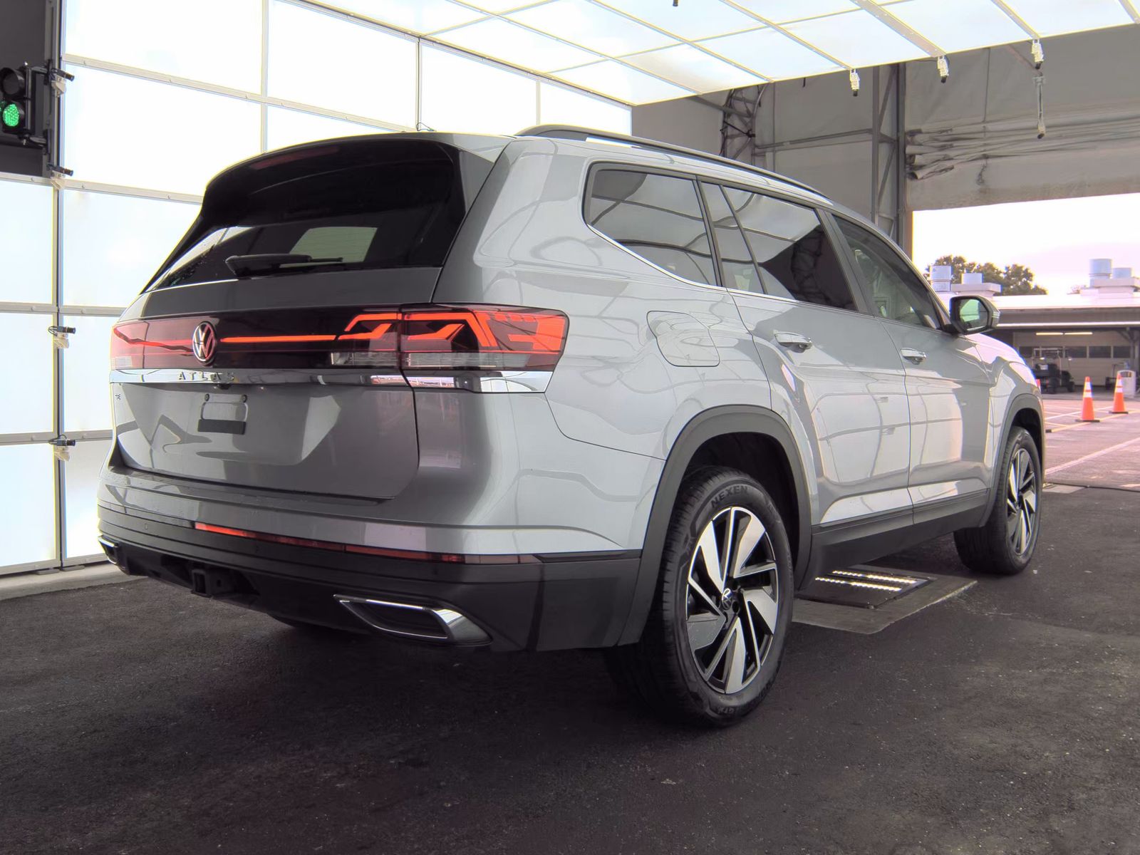 2025 Volkswagen Atlas 2.0T SE FWD