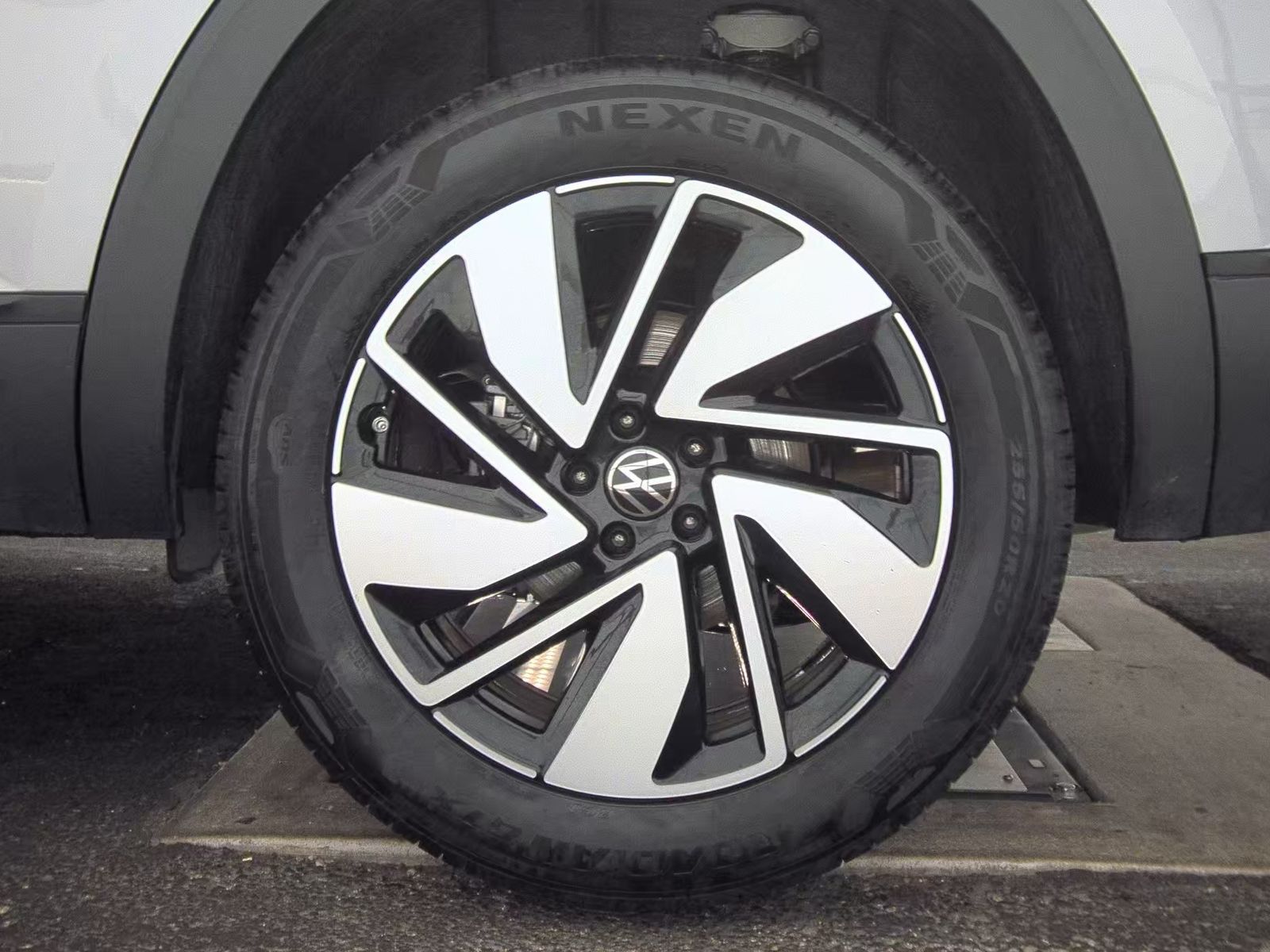 2025 Volkswagen Atlas 2.0T SE FWD