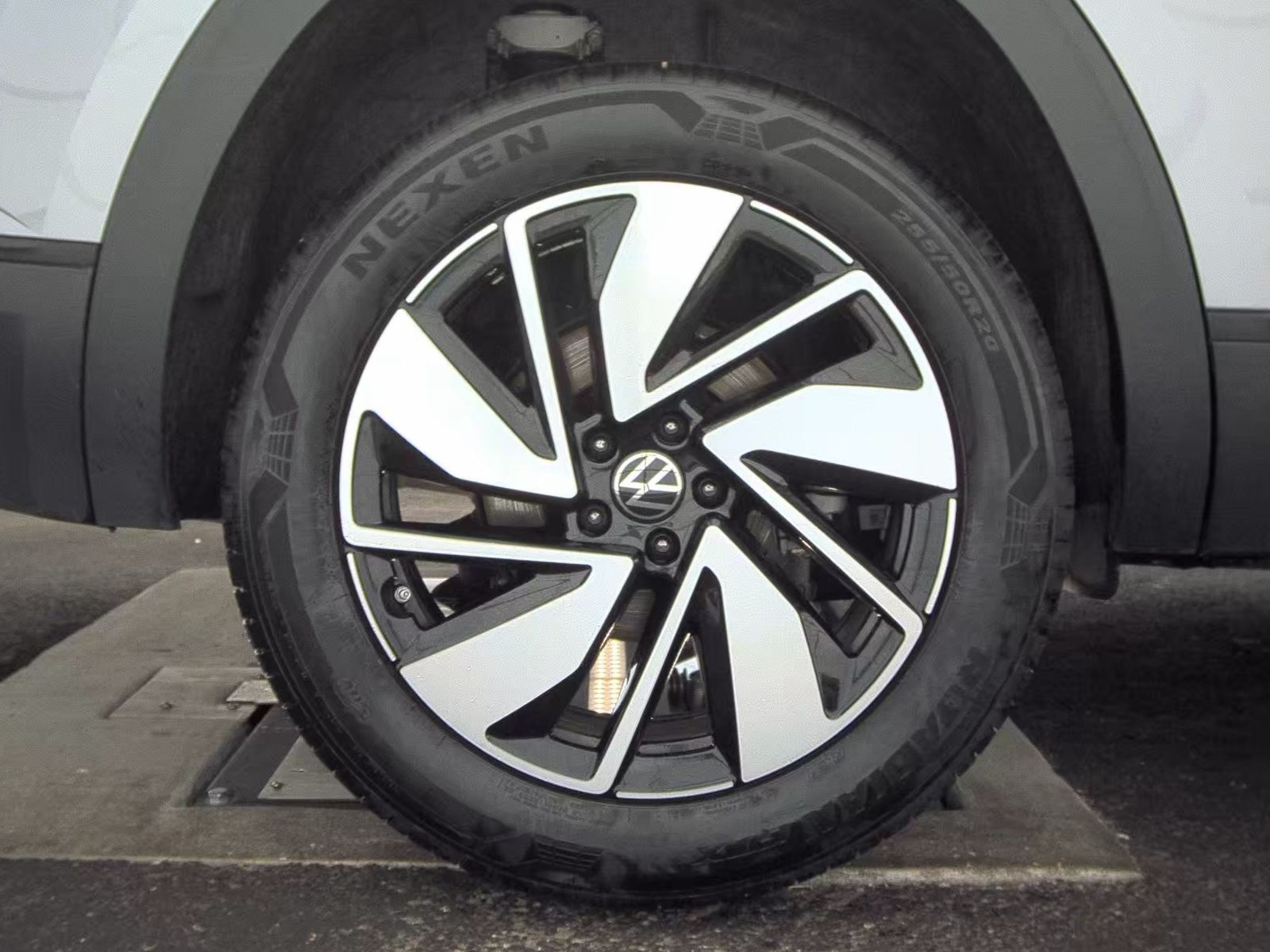 2025 Volkswagen Atlas 2.0T SE FWD