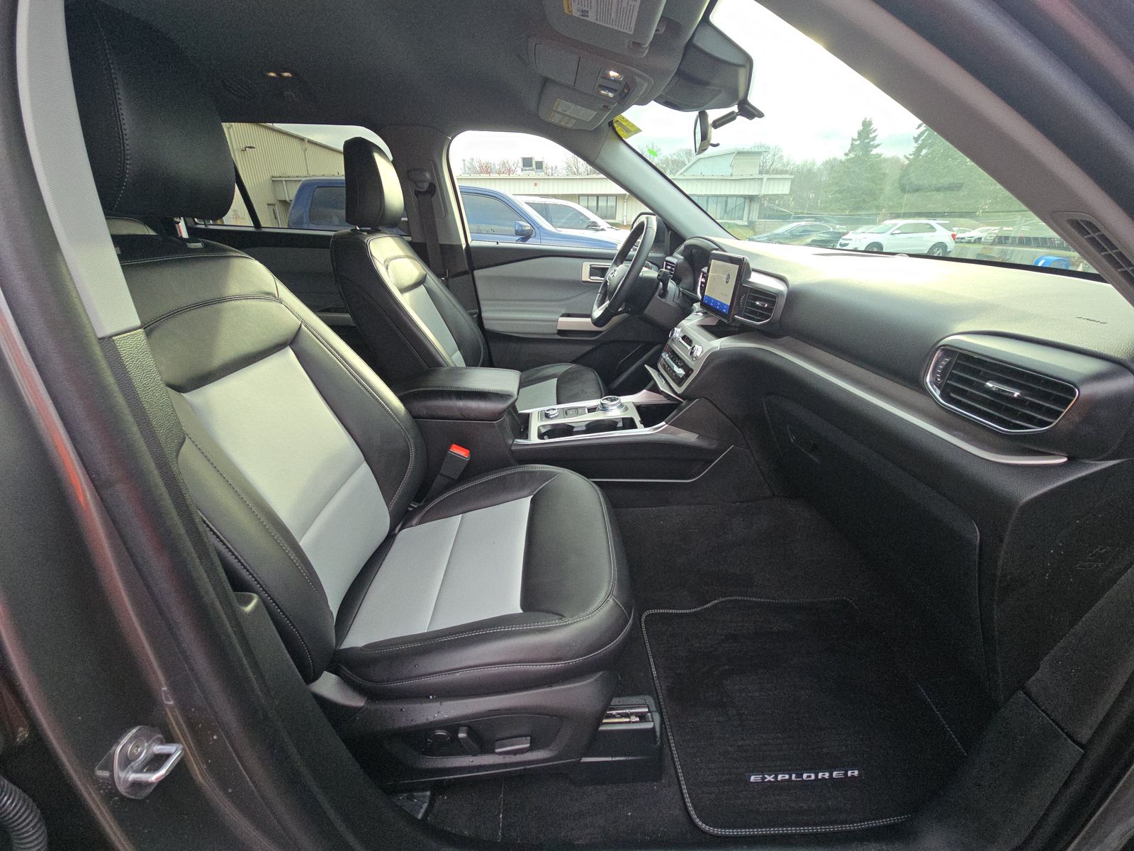 2023 Ford Explorer XLT AWD