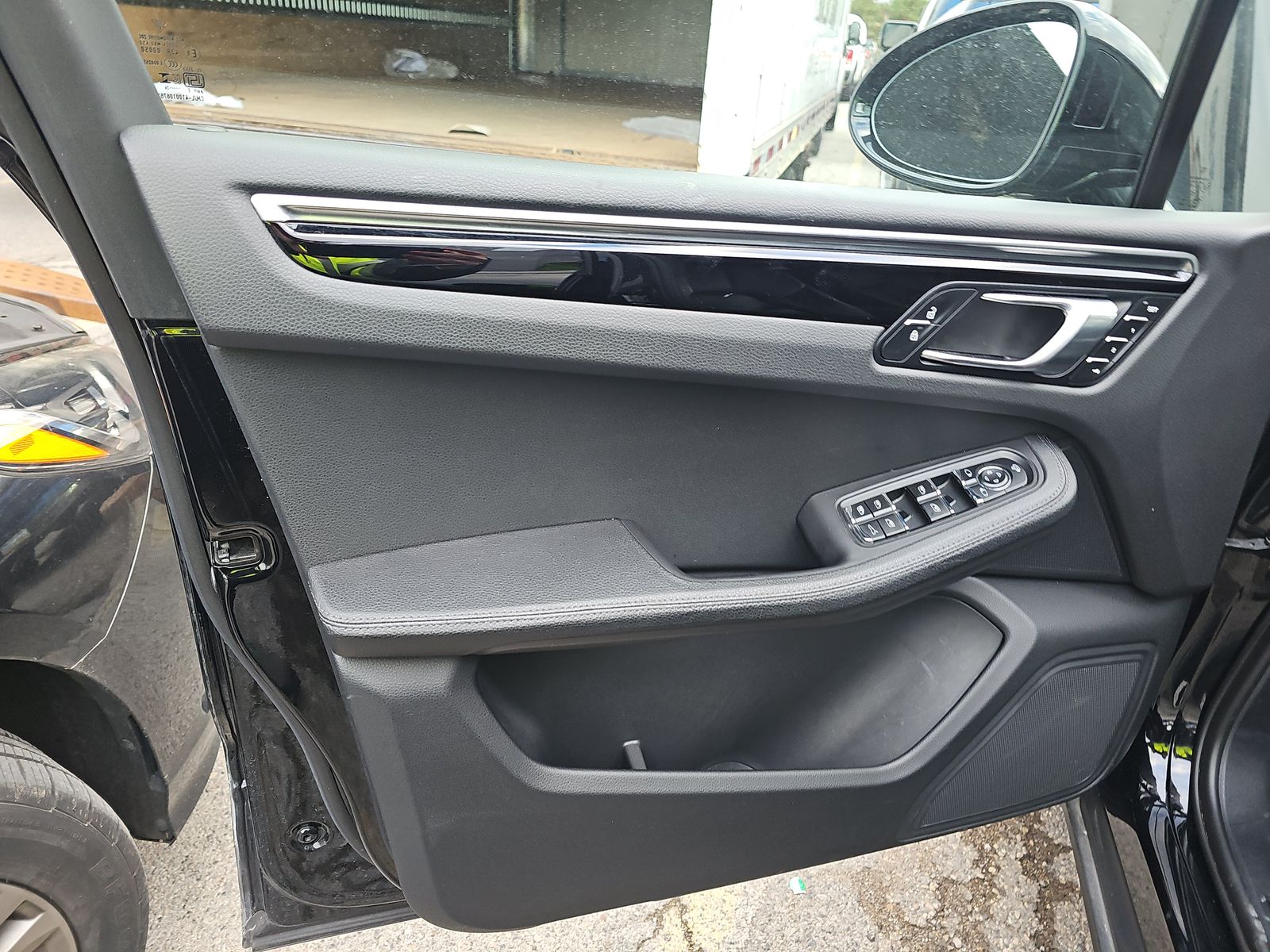 2024 Porsche Macan Base AWD