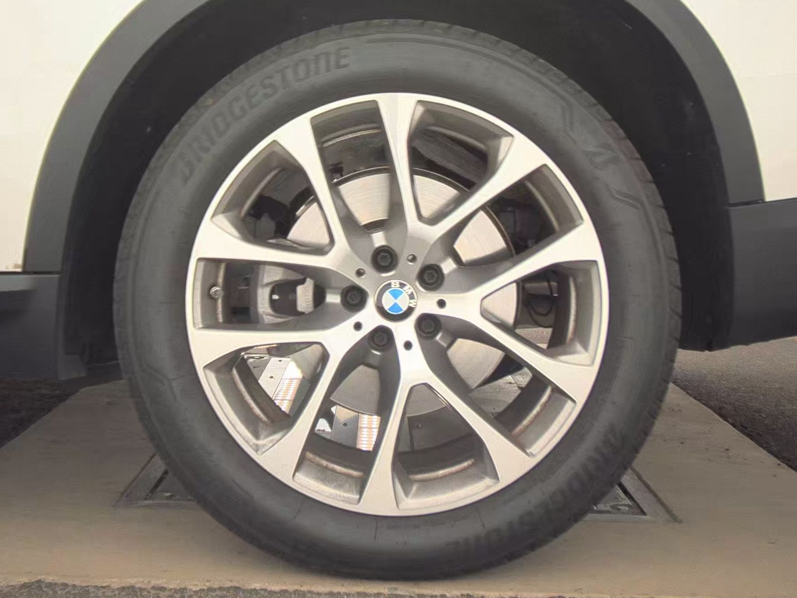 2025 BMW X5 xDrive40i AWD