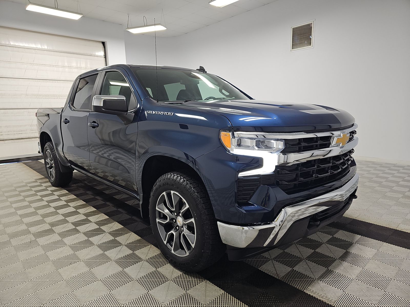 2023 Chevrolet Silverado 1500 LT AWD