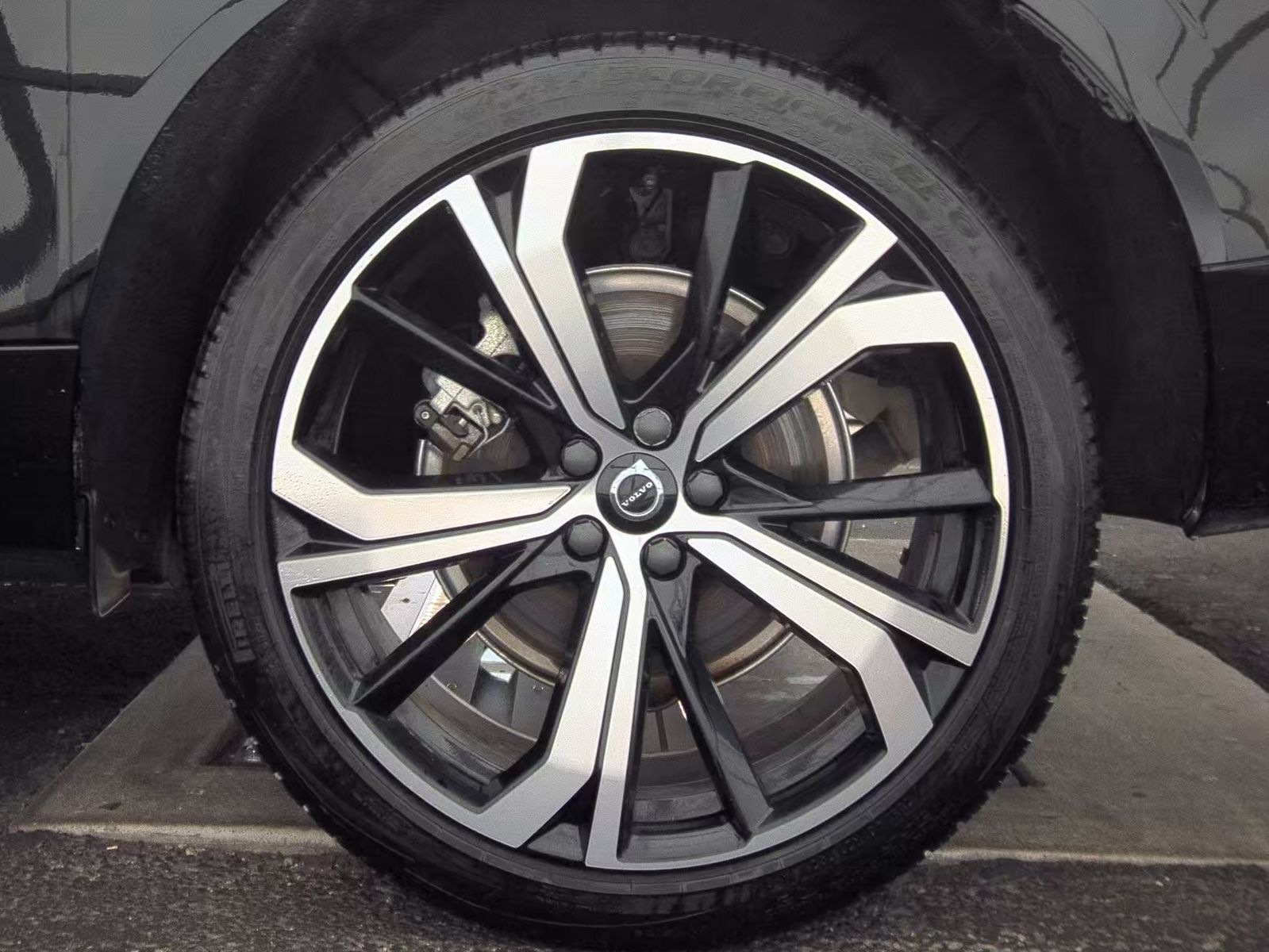 2025 Volvo XC60 Plug-In Hybrid T8 Ultra AWD