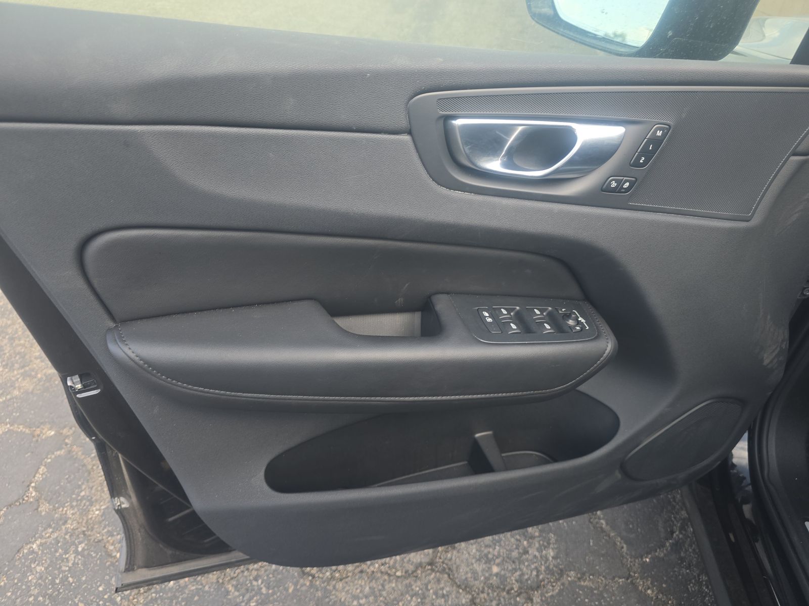 2025 Volvo XC60 B5 Plus AWD