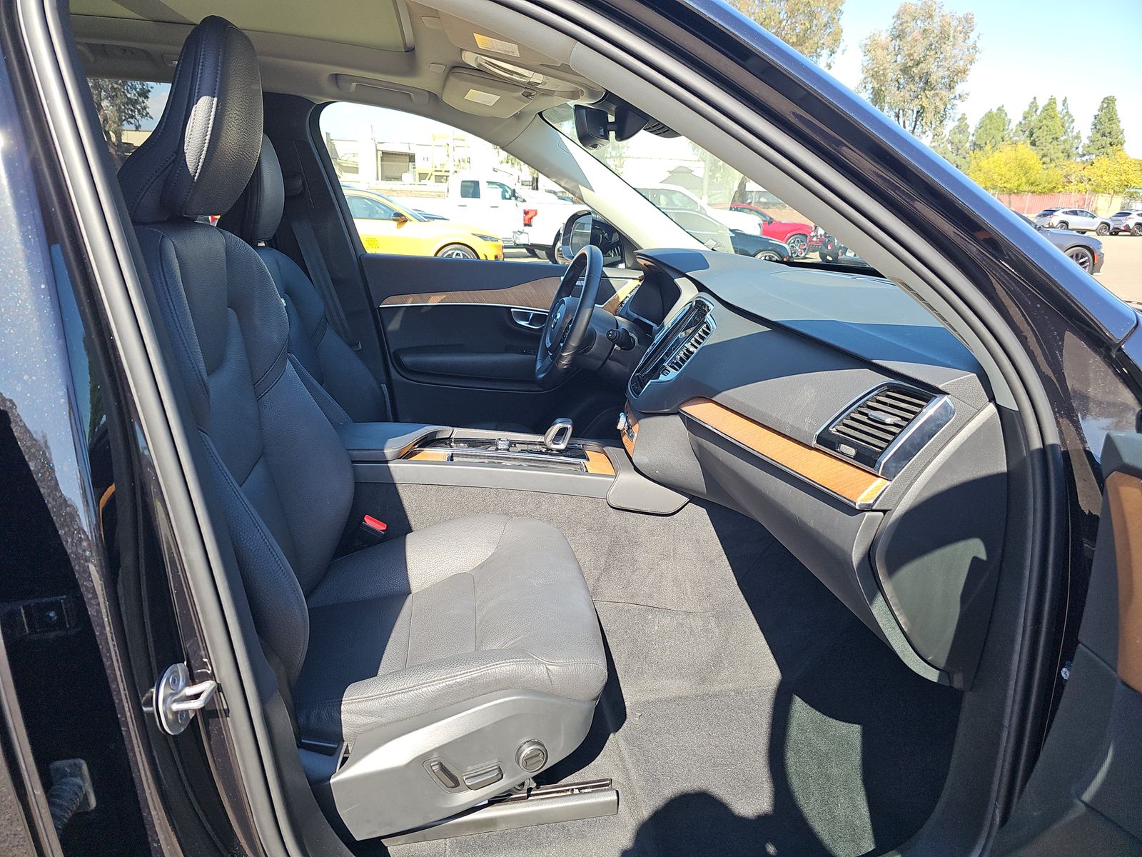 2024 Volvo XC90 B5 Plus AWD