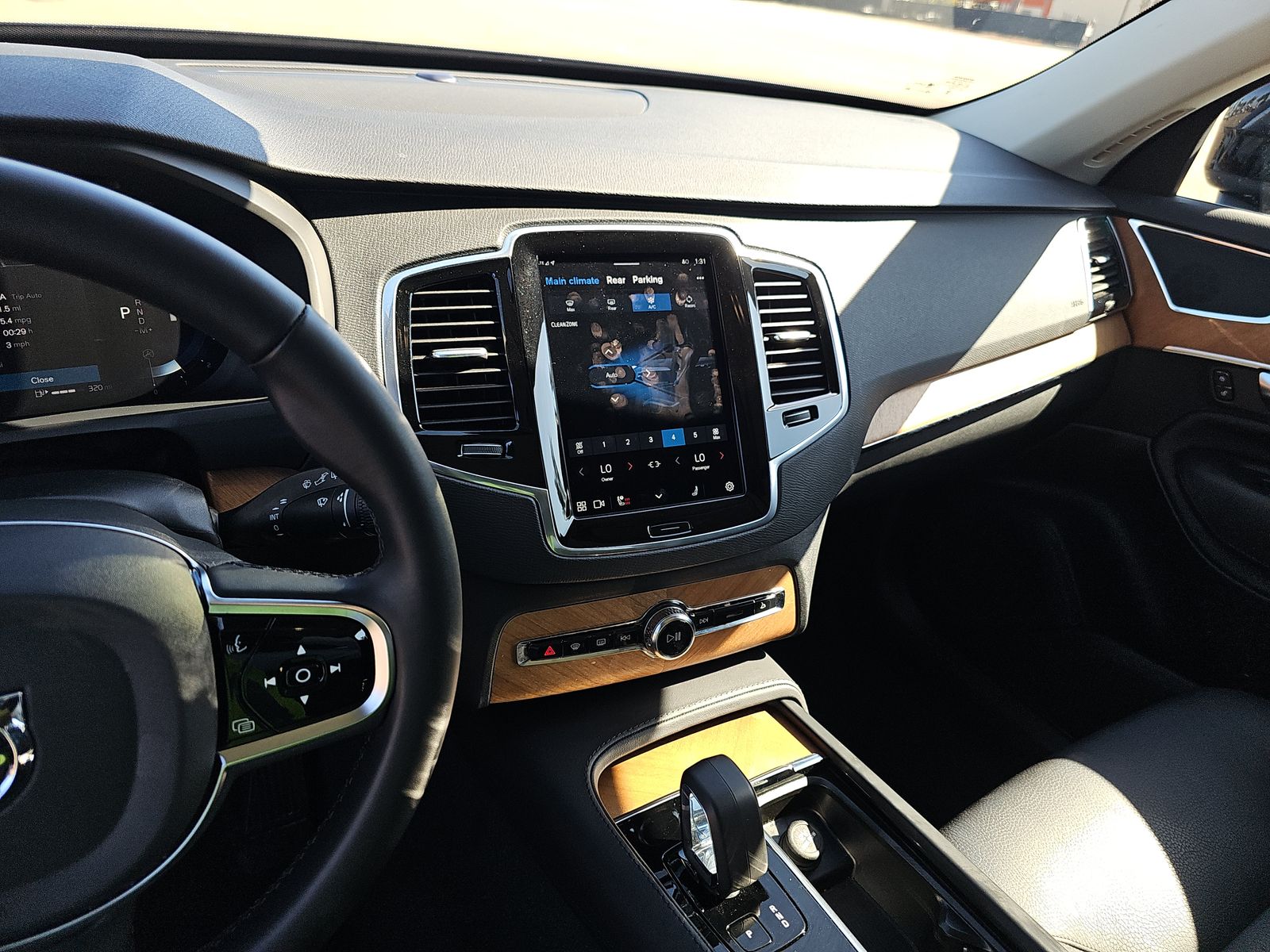 2024 Volvo XC90 B5 Plus AWD