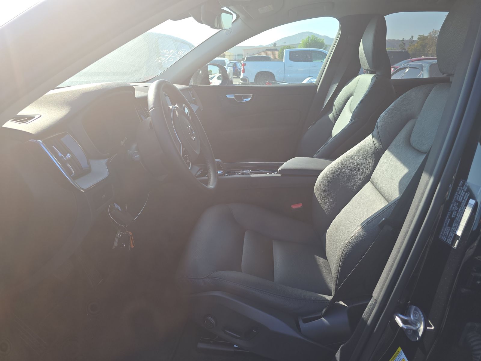 2025 Volvo XC60 B5 Plus AWD