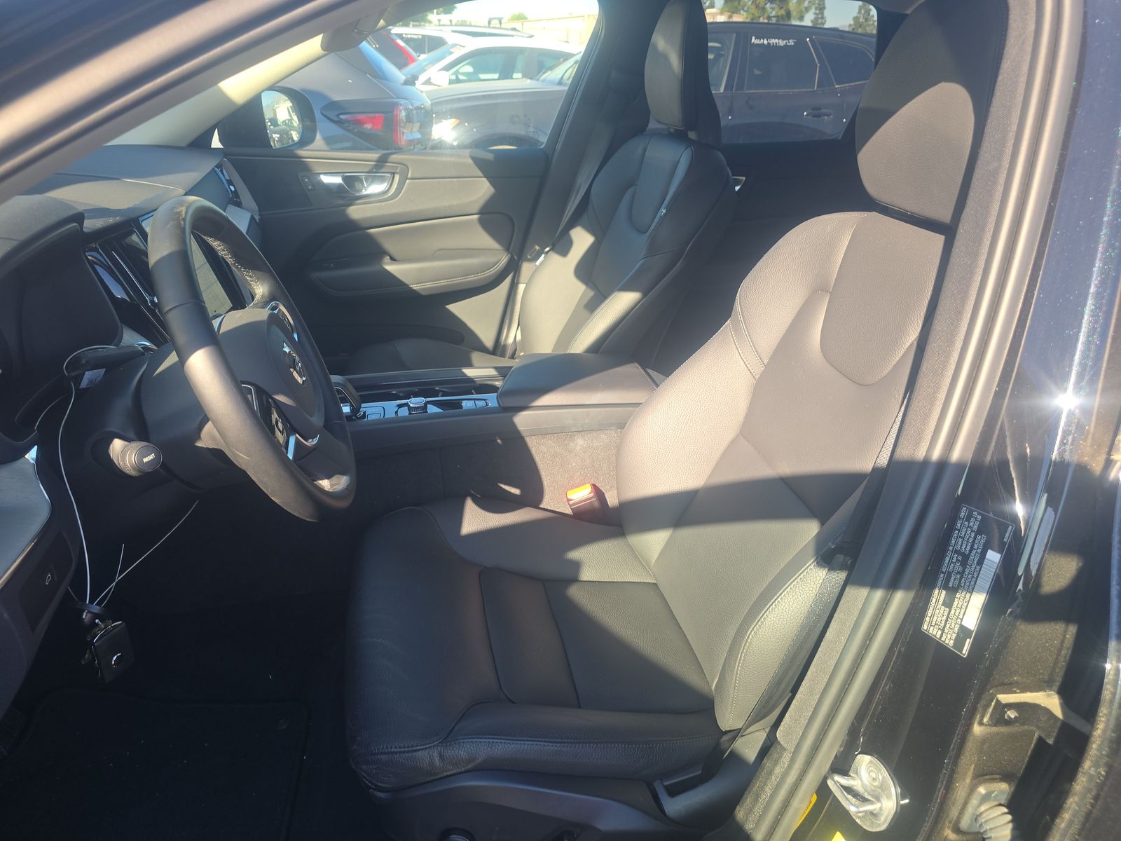 2025 Volvo XC60 B5 Plus AWD