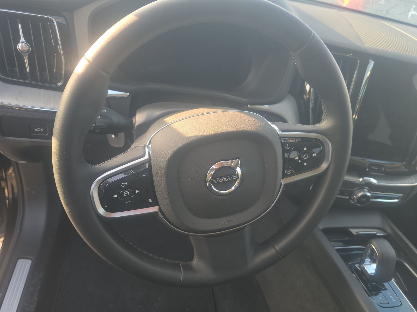 2025 Volvo XC60 B5 Plus AWD