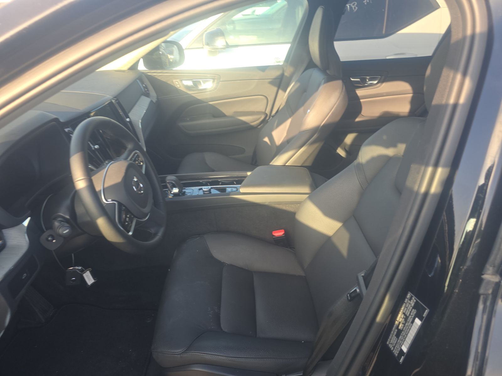 2025 Volvo XC60 B5 Plus AWD