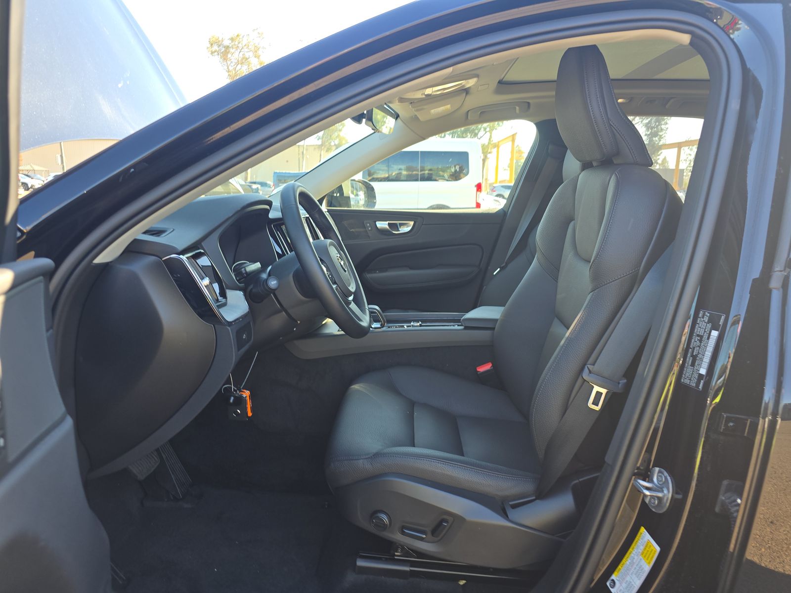 2025 Volvo XC60 B5 Plus AWD