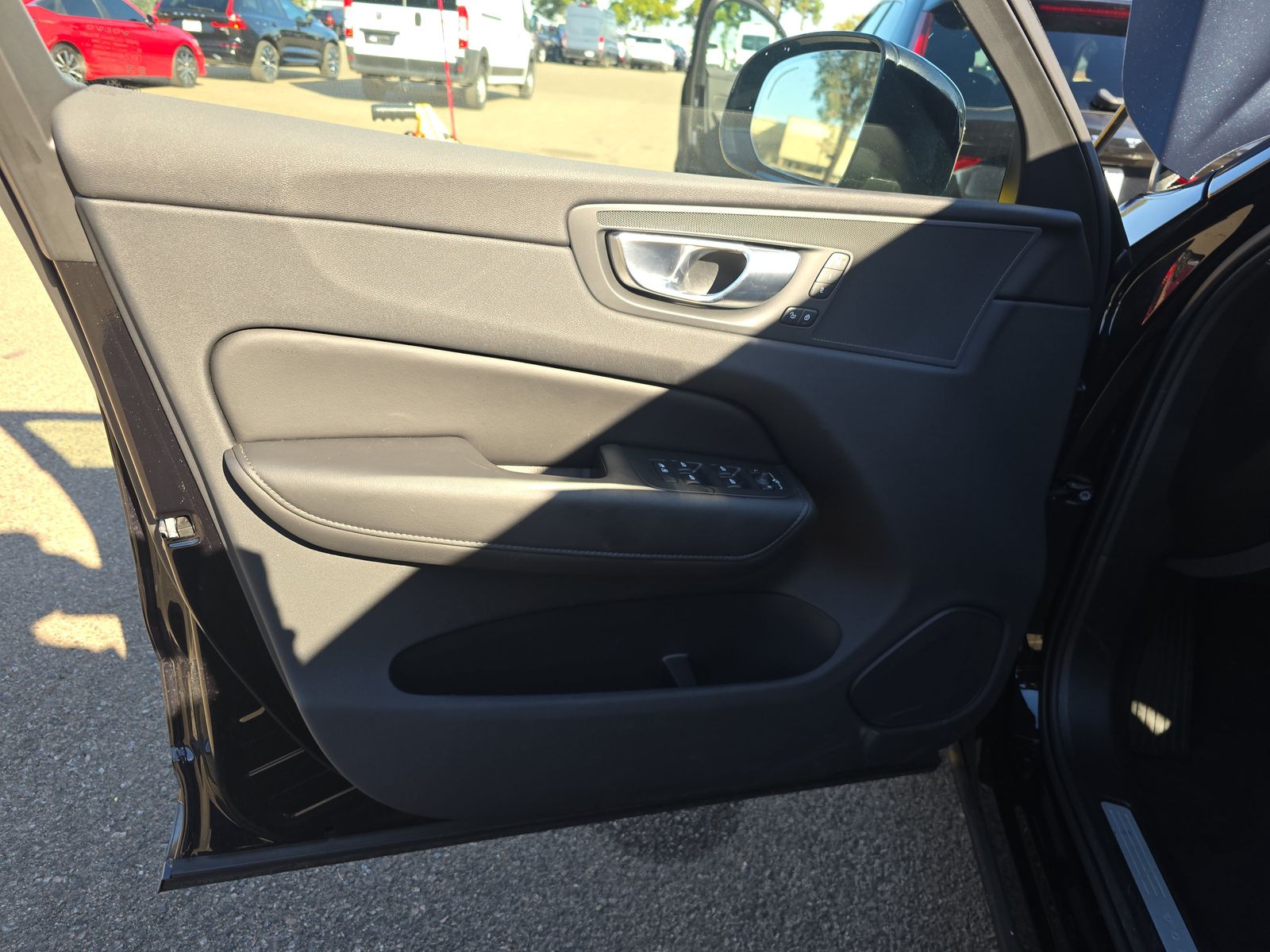 2025 Volvo XC60 B5 Plus AWD