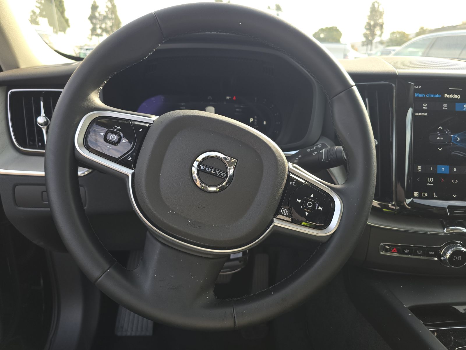 2025 Volvo XC60 B5 Plus AWD
