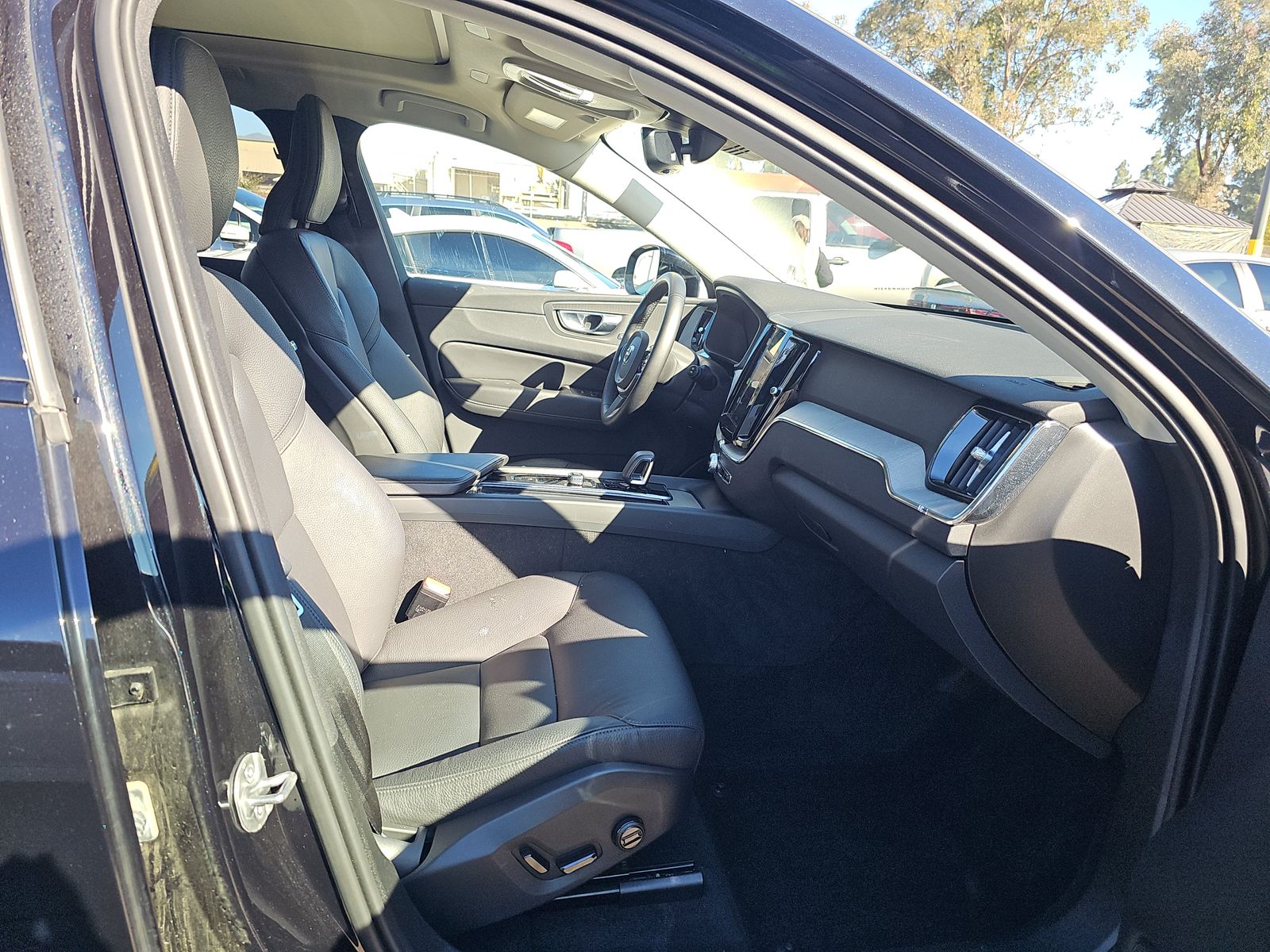 2025 Volvo XC60 B5 Plus AWD