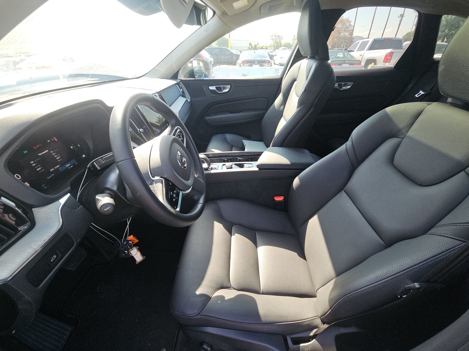 2025 Volvo XC60 B5 Plus AWD