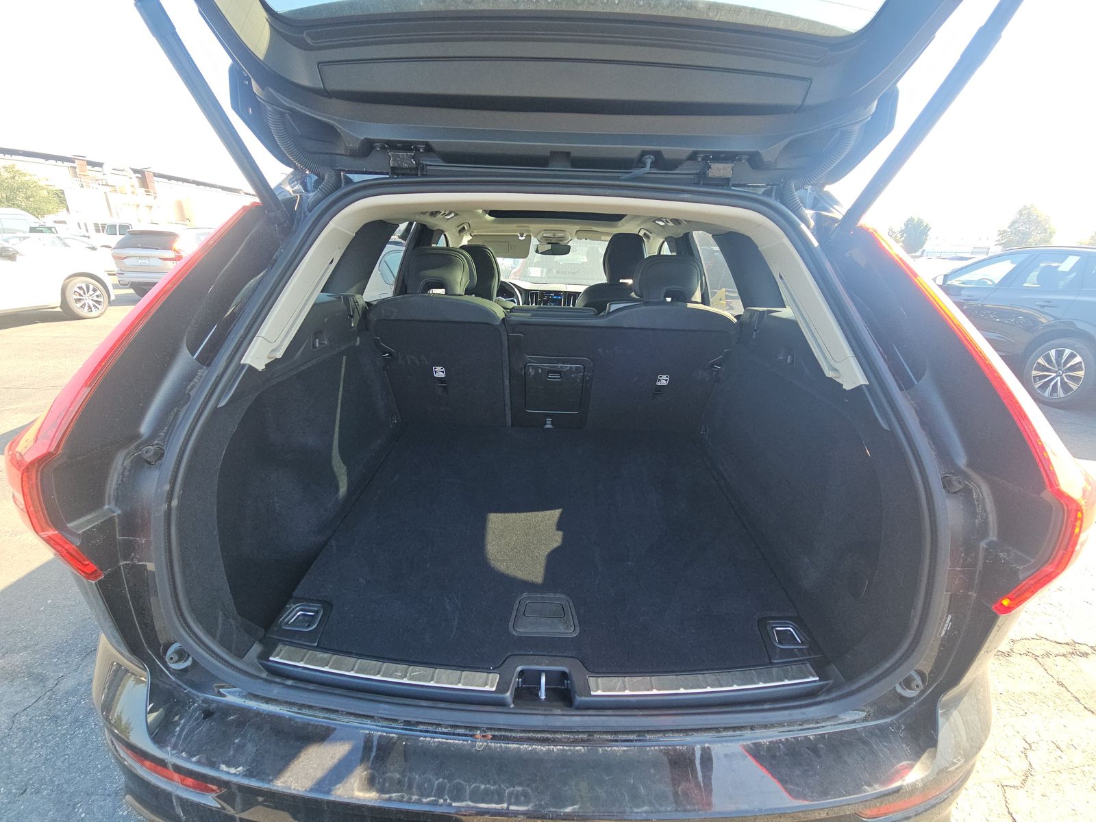 2025 Volvo XC60 B5 Plus AWD