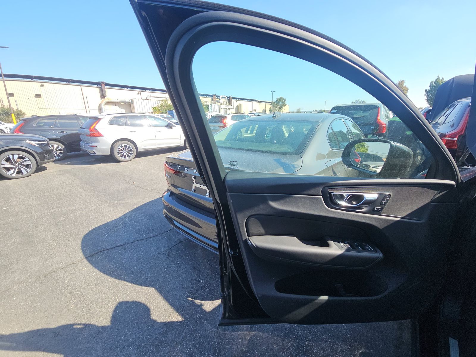 2025 Volvo XC60 B5 Plus AWD